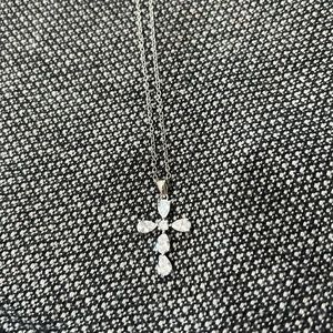 Crystal like cross with 18” chain extension3”
